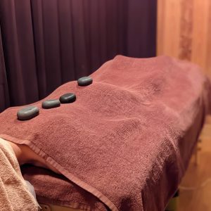 ①ホットストーン置き石